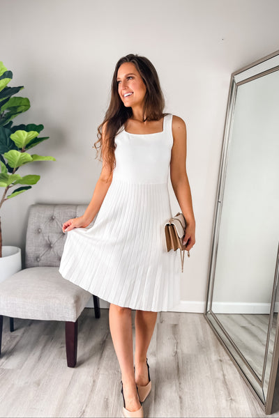 MEROKEETY Strap Square Neck Sleeveless Pleated Dress